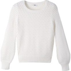 Lekki sweter dzianinowy w strukturalny wzór bonprix biały. Białe swetry dziewczęce bonprix, bez wzorów, z dzianiny, bez kołnierzyka, bez rękawów, bez kaptura. Za 49,99 zł.
