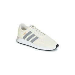 Buty adidas INIKI RUNNER CLS. Białe trampki męskie Adidas, bez wzorów, bez zapięcia. Za 319,20 zł.