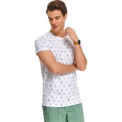 T-shirt we wzór. Białe t-shirty męskie Top Secret, na lato, xxl, z nadrukiem, z bawełny, wakacyjne, bez kołnierzyka, krótkie. Za 39,99 zł.