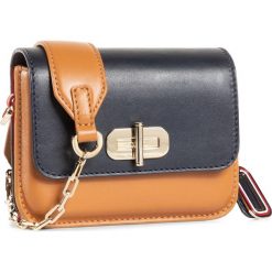 Torebka TOMMY HILFIGER - Soft Turnlock Crossover Cb AW0AW08647 GQ4. Niebieskie listonoszki damskie TOMMY HILFIGER, bez wzorów, ze skóry ekologicznej, bez dodatków. Za 899,00 zł.