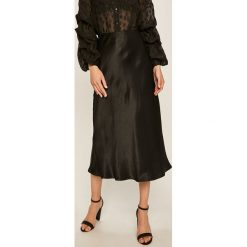 Answear - Spódnica. Czarne spódniczki damskie ANSWEAR, s, bez wzorów, z wiskozy, midi, rozkloszowane. W wyprzedaży za 129,90 zł.