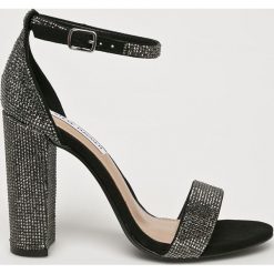 Steve Madden - Sandały Carrson-R. Sandały damskie Steve Madden, bez wzorów, z materiału, z okrągłym noskiem, bez obcasa, na obcasie, na klamry. Za 469,90 zł.