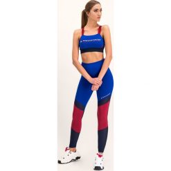 Biustonosz top Tommy Sport S10S100264. Niebieskie topy damskie Tommy Sport, s, bez wzorów, z elastanu. W wyprzedaży za 149,00 zł.