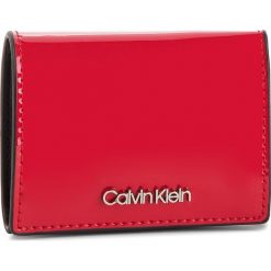 Mały Portfel Damski CALVIN KLEIN - Small Wallet P K60K604960 640. Czerwone portfele damskie Calvin Klein, ze skóry ekologicznej. Za 229,00 zł.