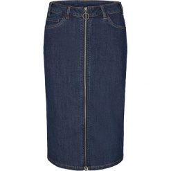 Spódnica dżinsowa "Betty" w kolorze granatowym. Niebieskie spódniczki damskie Kaffe, w paski, klasyczne. W wyprzedaży za 177,95 zł.
