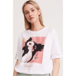 T-shirt Gremlins - Biały. Białe t-shirty damskie Reserved, s, bez wzorów, bez kołnierzyka. Za 39,99 zł.