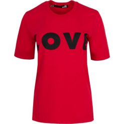 T-shirt Love Moschino. Czerwone koszulki damskie s, bez wzorów, z włoskim kołnierzykiem, bez rękawów. Za 379,00 zł.