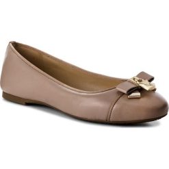Baleriny MICHAEL MICHAEL KORS - Alice Ballet 40T7ALFP2L Truffle. Brązowe baleriny damskie MICHAEL Michael Kors, bez wzorów, ze skóry, klasyczne, bez obcasa, na płaskiej podeszwie. W wyprzedaży za 339,00 zł.