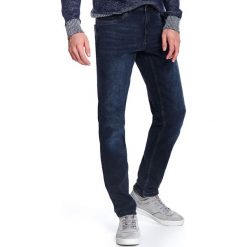 Spodnie denim z lekkim opraniem dopasowane. Spodnie męskie Top Secret, na co dzień, na zimę, s, bez wzorów, z jeansu, klasyczne. W wyprzedaży za 109,99 zł.