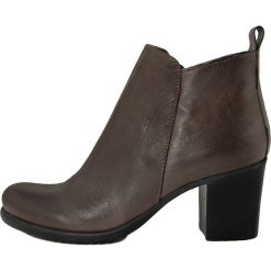 Skórzane botki "Sonia" w kolorze ciemnobrązowym. Pomarańczowe botki damskie Bluetag, Gusto, bez obcasa, na obcasie, bez zapięcia. W wyprzedaży za 276,95 zł.