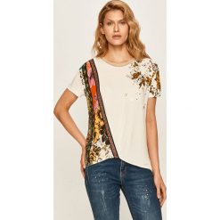 Desigual - T-shirt. Białe bluzki damskie Desigual, s, z nadrukiem, z elastanu, casualowe, z okrągłym kołnierzem, z krótkim rękawem. W wyprzedaży za 169,90 zł.
