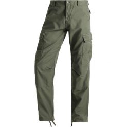 Bojówki męskie: Carhartt WIP CARGO SANDERS Bojówki rover green rinsed