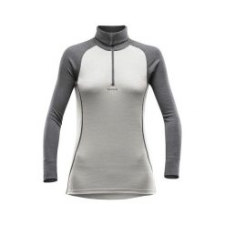 Devold Bluza Active Vision Woman Zip Neck Pearl S. Szare bluzy damskie marki Devold, s, bez wzorów, z wełny, z długim rękawem, długie, bez kaptura, outdoorowe. W wyprzedaży za 239,00 zł.