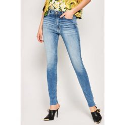 Jeansy Skinny Fit Tommy Jeans Sylvia Ankle DW0DW08163. Niebieskie jeansy damskie Tommy Jeans, bez wzorów, z jeansu. W wyprzedaży za 359,00 zł.