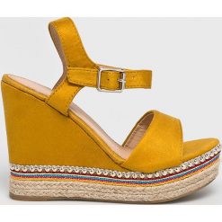 Answear - Espadryle Clowse. Czarne koturny damskie ANSWEAR, bez obcasa, na obcasie, na klamry. W wyprzedaży za 89,90 zł.