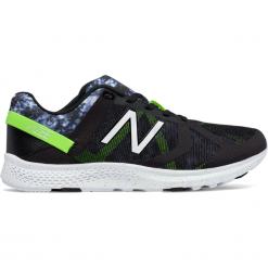 New Balance WX77GG. Czarne buty sportowe damskie New Balance, bez wzorów, z gumy, na fitness i siłownię. W wyprzedaży za 199,99 zł.