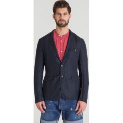 Granatowa marynarka Emporio Armani. Niebieskie marynarki męskie m, z bawełny. Za 994,50 zł.