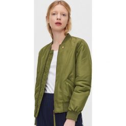 Gładka bomberka - Khaki. Brązowe kurtki damskie Cropp, s, bez wzorów, bez kaptura. Za 99,99 zł.