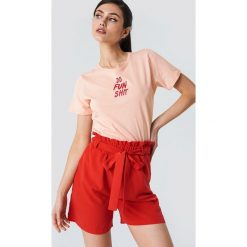 NA-KD T-shirt Do Fun Shit - Pink. Różowe t-shirty damskie NA-KD, z nadrukiem, z okrągłym kołnierzem. Za 72,95 zł.