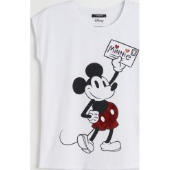 T-shirt Mickey Mouse - Biały. Białe t-shirty damskie Reserved, s, z motywem z bajki, bez kołnierzyka. Za 39,99 zł.
