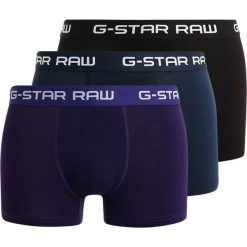 GStar CLASSIC TRUNK CLR 3 PACK Panty black/deep maze/legion blue. Czarne bokserki męskie marki G-Star, z bawełny. W wyprzedaży za 152,15 zł.