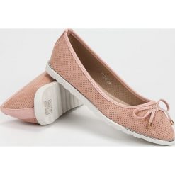 PUDROWE BALERINY. Czerwone baleriny damskie marki SMALL SWAN. Za 52,90 zł.