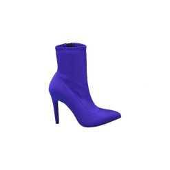 Niebieskie botki damskie Catwalk z przylegającą cholewką. Niebieskie botki damskie z materiału, bez obcasa, na obcasie, na zamek. Za 79,00 zł.