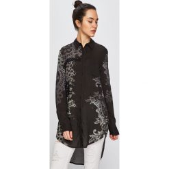 Desigual - Koszula. Czarne bluzki damskie Desigual, na co dzień, s, bez wzorów, z wiskozy, klasyczne, z klasycznym kołnierzykiem, z długim rękawem. W wyprzedaży za 319,90 zł.