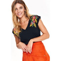 T-shirty damskie: LUŹNY T-SHIRT Z HAFTEM