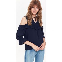 BLUZKA DAMSKA Z ODKRYTYMI RAMIONAMI I FALBANAMI. Szare bluzki damskie marki Top Secret, eleganckie, z dekoltem w serek. W wyprzedaży za 39,99 zł.