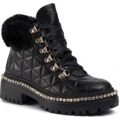 Trapery STOKTON - BLK17-FW19 Vitello/Toscana Nero. Czarne trapery damskie Stokton, ze skóry, klasyczne, bez obcasa, bez zapięcia. W wyprzedaży za 719,00 zł.