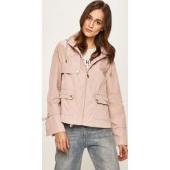 Trussardi Jeans - Kurtka. Różowe kurtki damskie Trussardi Jeans, s, bez wzorów, z poliesteru, krótkie, z kapturem. W wyprzedaży za 649,90 zł.