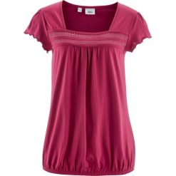 Shirt bawełniany z koronką, krótki rękaw bonprix jeżynowy. Różowe koszulki damskie bonprix, w koronkowe wzory, z bawełny, bez kołnierzyka. Za 42,99 zł.