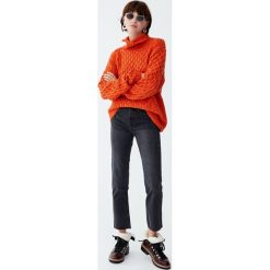Jeansy mom fit z wysokim stanem. Czarne jeansy damskie Pull&Bear, bez wzorów, z jeansu, z podwyższonym stanem. Za 79,90 zł.