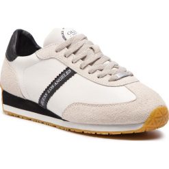 Sneakersy GUESS - Glorym FM6GLR LEA12 BLACK. Białe sneakersy męskie Guess, na co dzień, z aplikacjami, z zamszu, klasyczne, bez zapięcia. Za 439,00 zł.