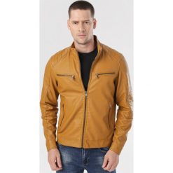 Camelowa Kurtka Jynira. Brązowe kurtki męskie Born2be, xl, bez wzorów. Za 199,99 zł.