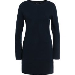 Club Monaco BYANNCA DRESS Sukienka dzianinowa jasper. Zielone sukienki damskie marki Club Monaco, bez wzorów, z elastanu, bez kołnierzyka, bez rękawów. W wyprzedaży za 371,60 zł.
