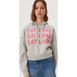 Bluza z napisami - Jasny szary. Szare bluzy damskie Sinsay, s, z napisami. W wyprzedaży za 29,99 zł.