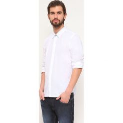 Koszula długi rękaw męska. Białe koszule męskie Top Secret, m, bez wzorów, eleganckie, bez kołnierzyka, z długim rękawem. W wyprzedaży za 59,99 zł.
