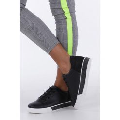 Czarne buty sportowe brokatowe sznurowane casu 02004(d0611). Czarne buty dziewczęce sportowe Casu, bez wzorów, ze skóry ekologicznej, na sznurówki. Za 79,99 zł.