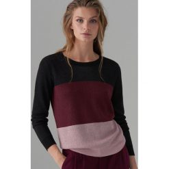 Sweter z efektem brokatu - Czarny. Czarne swetry damskie Mohito, s, bez wzorów, bez rękawów, bez kaptura. Za 99,99 zł.