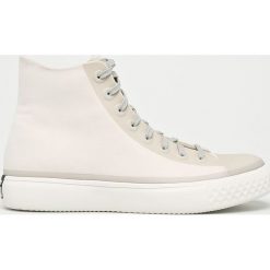 Converse - Trampki. Białe trampki męskie marki Converse, z gumy, na sznurówki. W wyprzedaży za 339,90 zł.