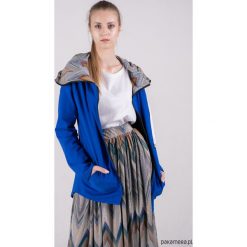 Bluza damska na zamek Summer-Me-Chabrowa+wzór. Niebieskie bluzy damskie Pakamera, na lato, bez wzorów, bez rękawów, bez kaptura. Za 141,00 zł.