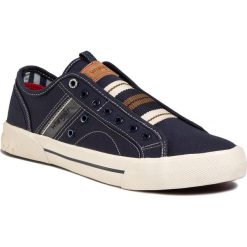 Tenisówki WRANGLER - Globe Slip On WM01053A Navy 019. Niebieskie półbuty męskie Wrangler, na co dzień, bez wzorów, z gumy, bez zapięcia. W wyprzedaży za 159,00 zł.