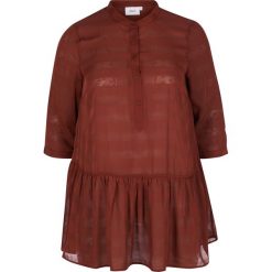 Gładka tunika boyfriend z dużym kołnierzykiem polo. Czerwone koszulki polo damskie marki Zizzi, z koszulowym kołnierzykiem. Za 176,36 zł.