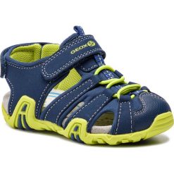 Sandały GEOX - B Sand.Kraze A B9224A 01550 C0749 S Navy/Lime. Niebieskie sandały chłopięce Geox, ze skóry ekologicznej, bez zapięcia. W wyprzedaży za 139,00 zł.