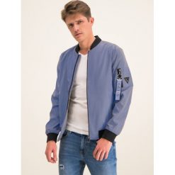 Kurtka bomber Guess M01L51 WCIE0. Żółte kurtki męskie Guess, xxl, z aplikacjami, z poliesteru, bez kaptura. W wyprzedaży za 539,00 zł.