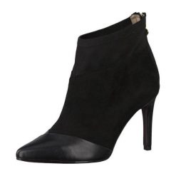 Tamaris Damskie Botki 1-1-25384-21-001 Black (Rozmiar 36). Czarne botki damskie marki Tamaris, bez obcasa, bez zapięcia. W wyprzedaży za 282,00 zł.