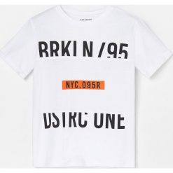 T-shirt z napisami - Biały. Białe t-shirty męskie Reserved, m, z napisami, bez kołnierzyka. Za 19,99 zł.