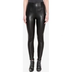 Guess Charlotte Legginsy Czarny. Czarne spodnie damskie Guess, xs, z aplikacjami, z wiskozy. Za 361,95 zł.